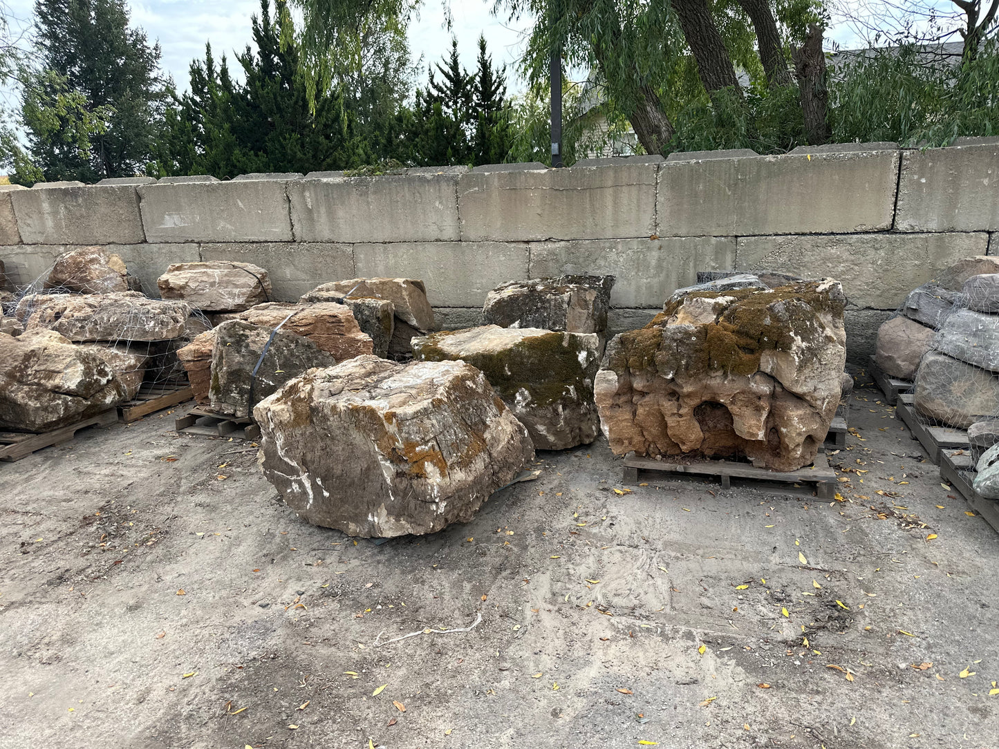 Missouri Weathered Limestone Boulders