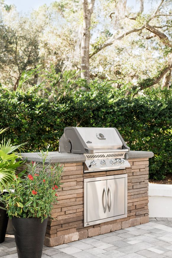 Belgard Sienna/Midnight Bordeaux® Grill Island Sienna/Midnight LP + Stainless Paver