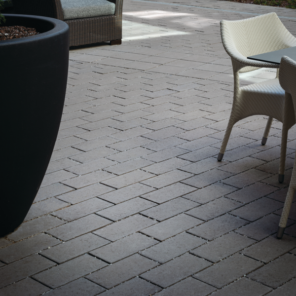Pavers : Belgard Charcoal Aqualine Hollandstone 80 mm for Border Only - Colorguard