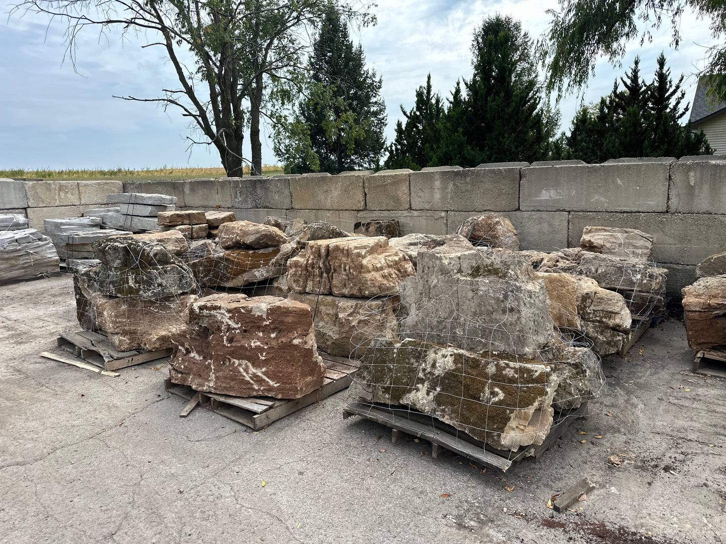 Missouri Weathered Limestone Boulders