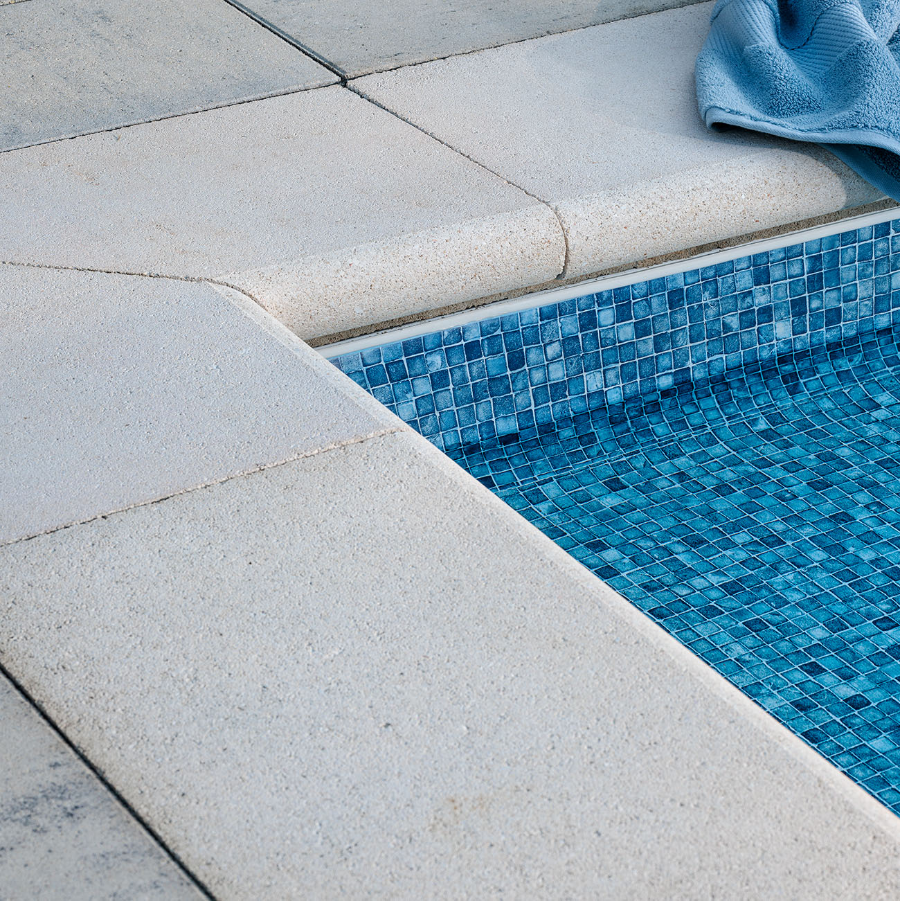 Belgard Pearl Laguna Bullnose Coping
