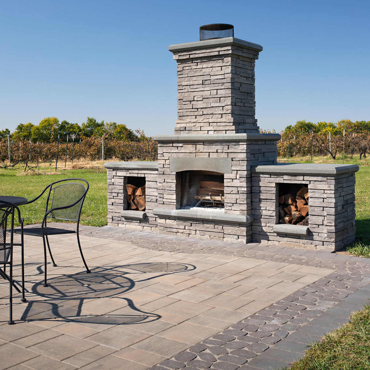 Belgard Pewter/Midnight Bordeaux® Fireplace Pewter/Midnight Base + Top Paver