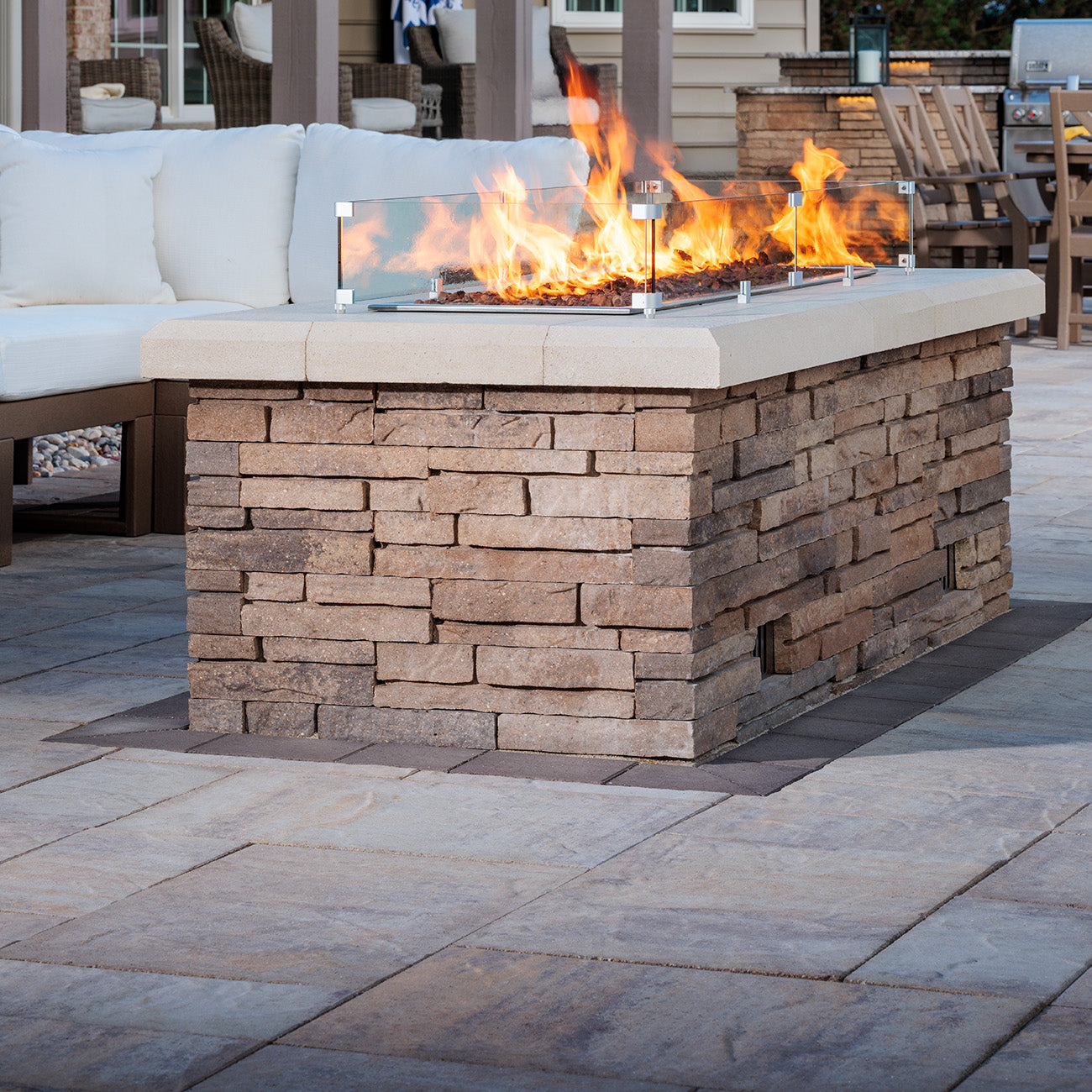 Belgard Sienna/Buff Bordeaux® Linear FireTable Sienna/Buff