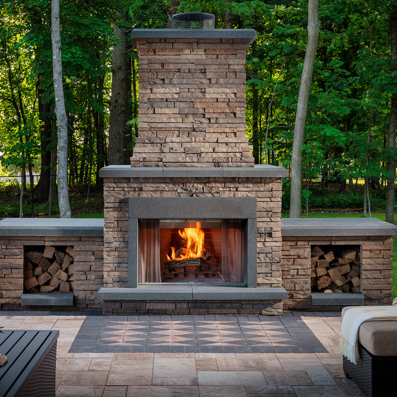Belgard Sienna/Midnight Bordeaux® Fireplace Sienna/Midnight Base+Top Paver