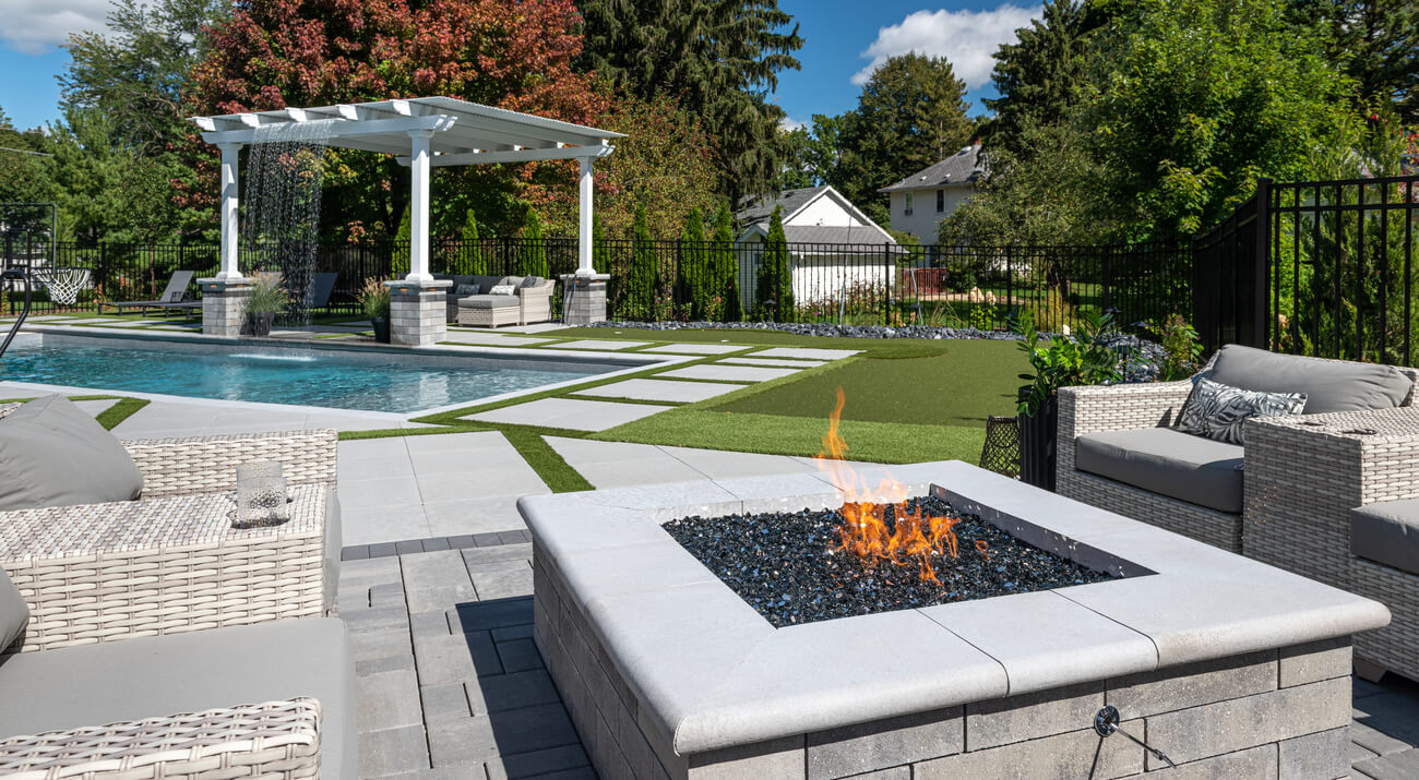 Walls : Unilock Ledgestone™ Fullnose 12X24 6cm Grey