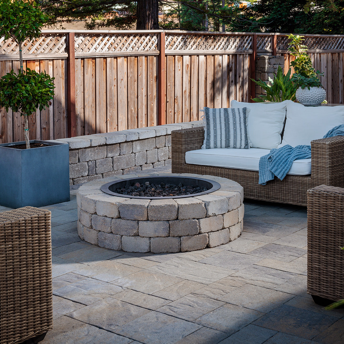 Belgard Cotswold Mist Weston Fire Pit 35" with Ring Paver
