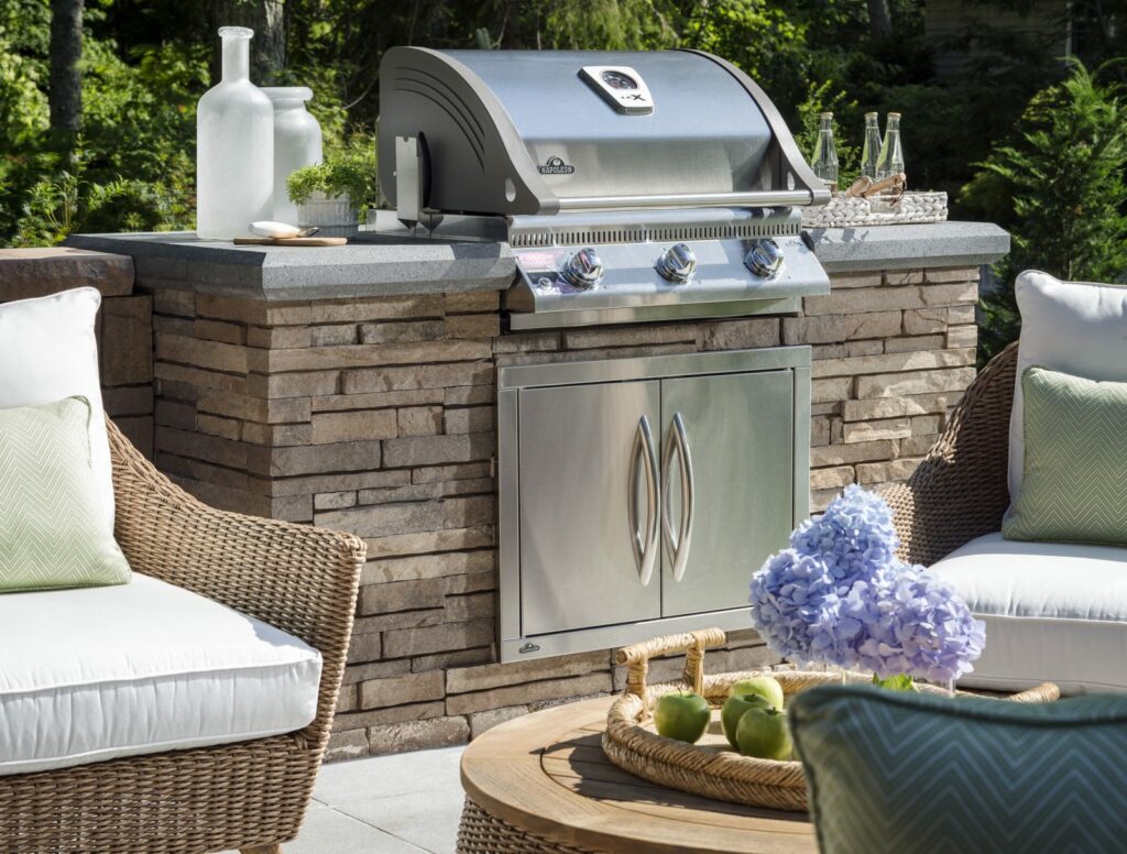 Belgard Pewter/Midnight Bordeaux® Grill Island Pewter/Midnight LP + Stainless Paver