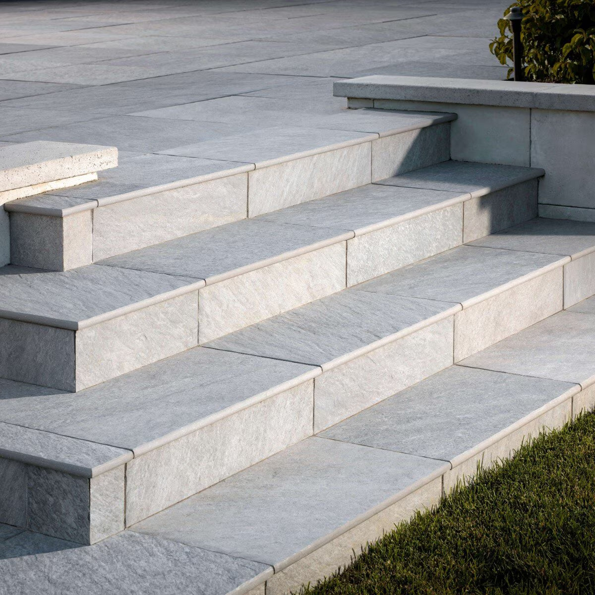 Belgard Mountains (BLM4) UNICO Step Treads 12 x 24 Quarziti Paver Paver