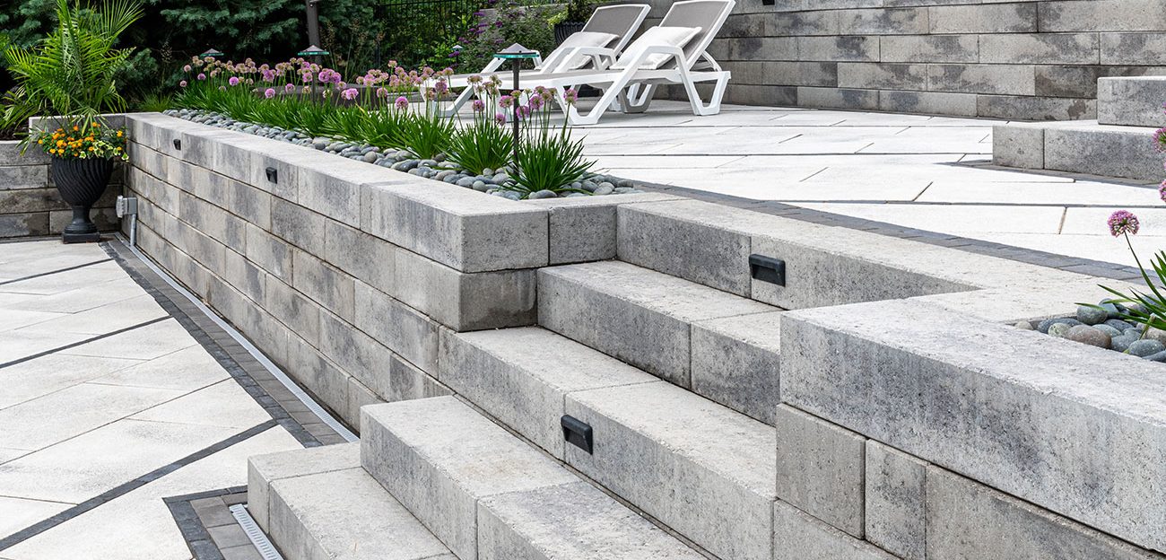 Walls : Unilock SienaEdge™ Coping Midnight Charcoal NS